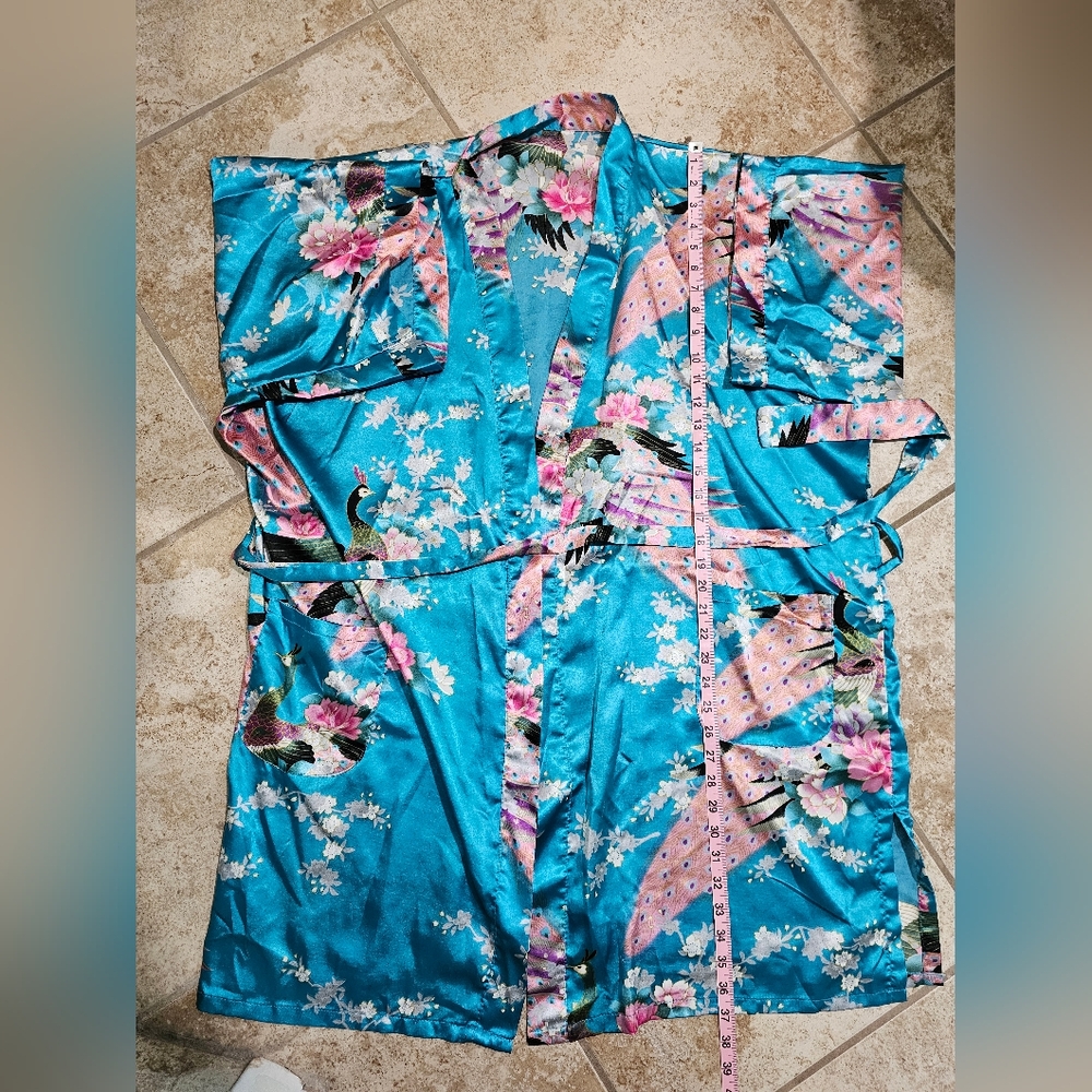 Vintage One Size Turquoise Satin Peacock Floral Robe Kimono Belted Iconic Rare - Picture 4 of 5